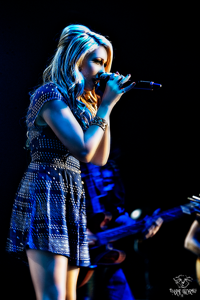 Madeline Merlo - photography - portrait - country - abbotsford - concert